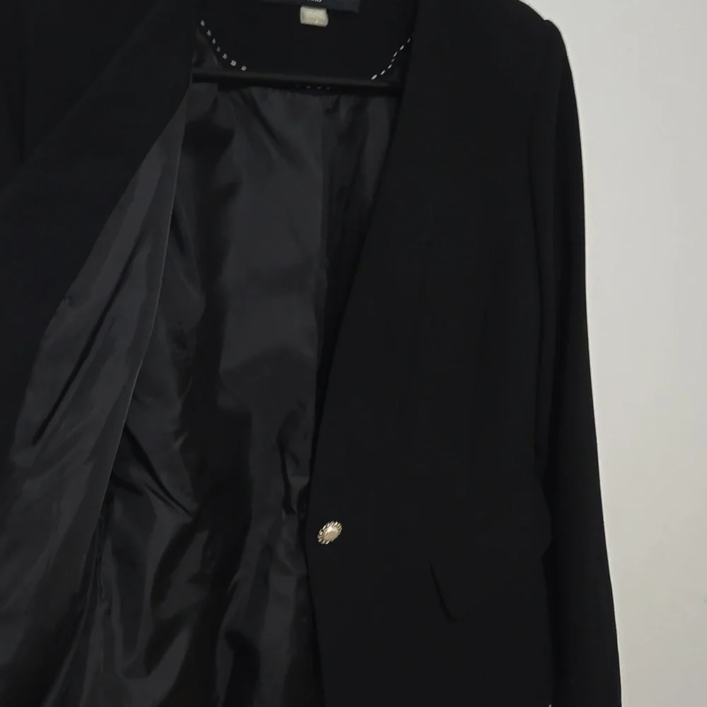 Karl Lagerfeld Pearl Button Blazer - Picture 4 of 4